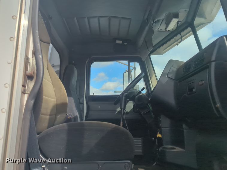 image for item EQ2415 2004 Peterbilt 385 semi truck