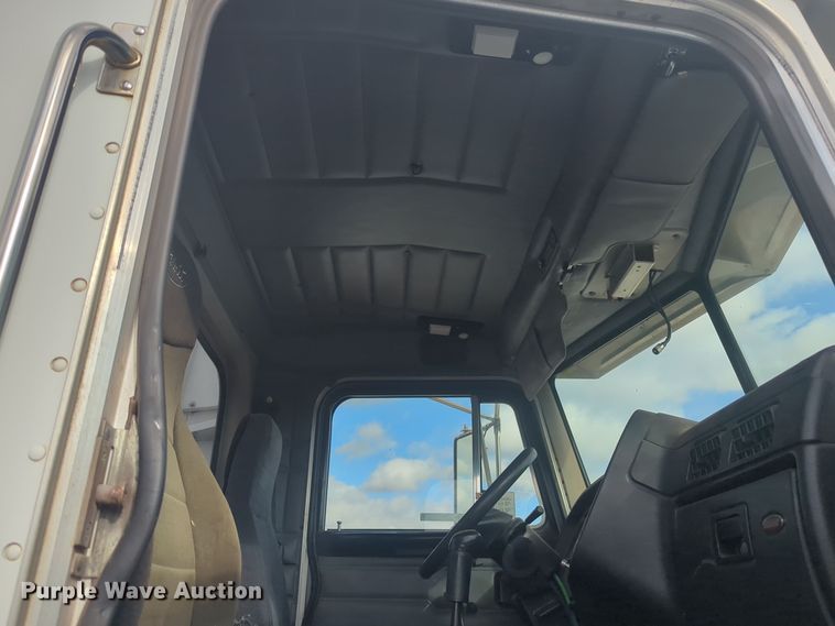 image for item EQ2415 2004 Peterbilt 385 semi truck