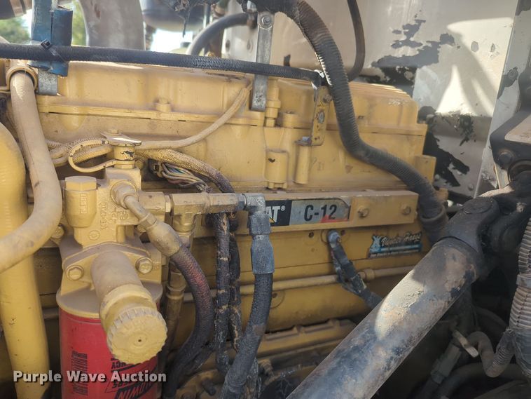 image for item EQ2415 2004 Peterbilt 385 semi truck