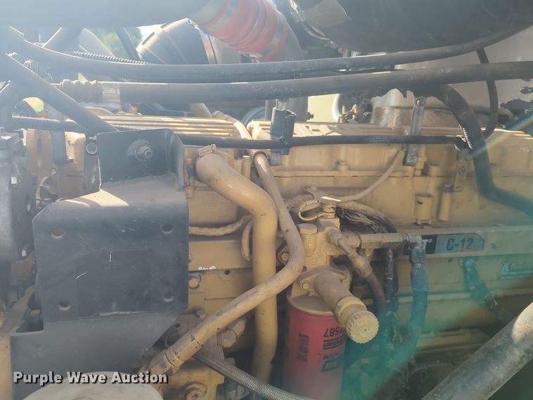 image for item EQ2415 2004 Peterbilt 385 semi truck