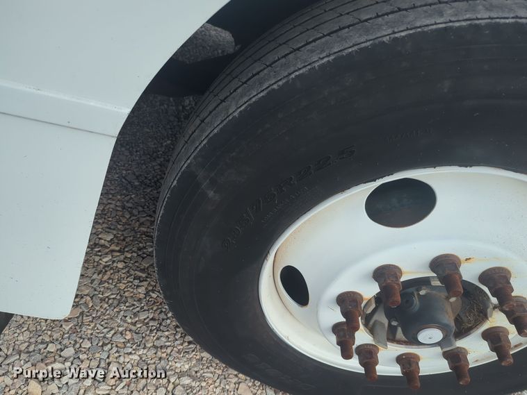 image for item EQ2415 2004 Peterbilt 385 semi truck