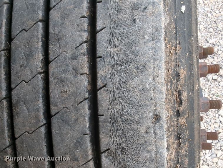 image for item EQ2415 2004 Peterbilt 385 semi truck