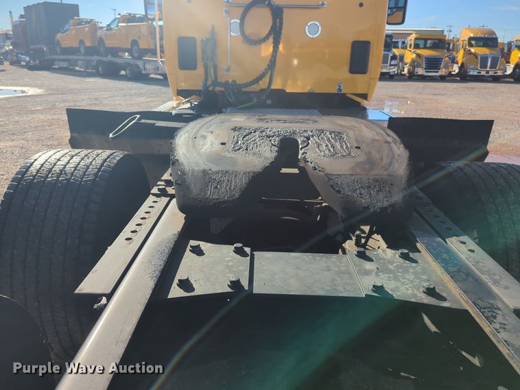 image for item EQ2451 2021 Kenworth T680 semi truck