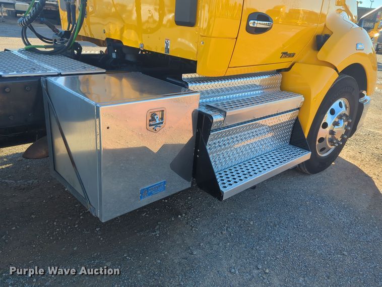 image for item EQ2451 2021 Kenworth T680 semi truck