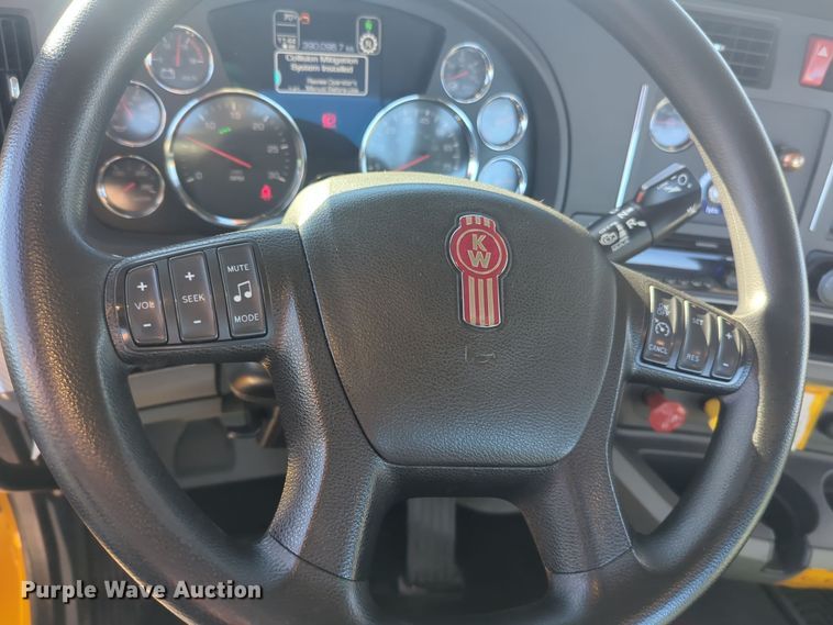 image for item EQ2451 2021 Kenworth T680 semi truck