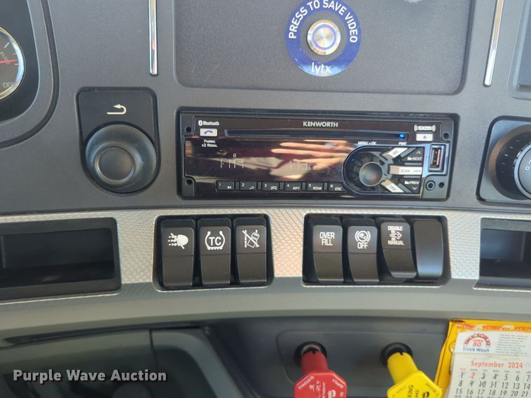 image for item EQ2451 2021 Kenworth T680 semi truck