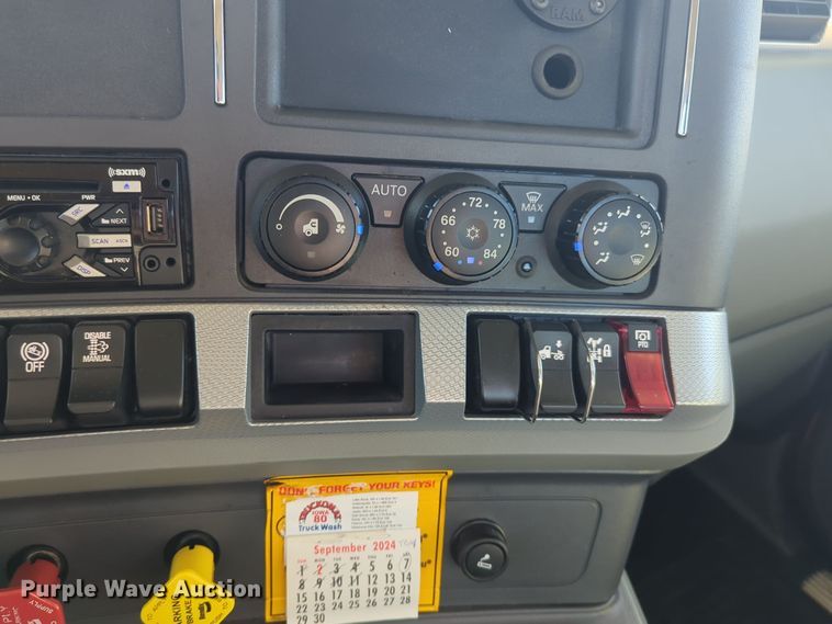 image for item EQ2451 2021 Kenworth T680 semi truck