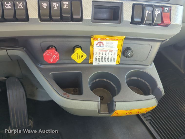 image for item EQ2451 2021 Kenworth T680 semi truck