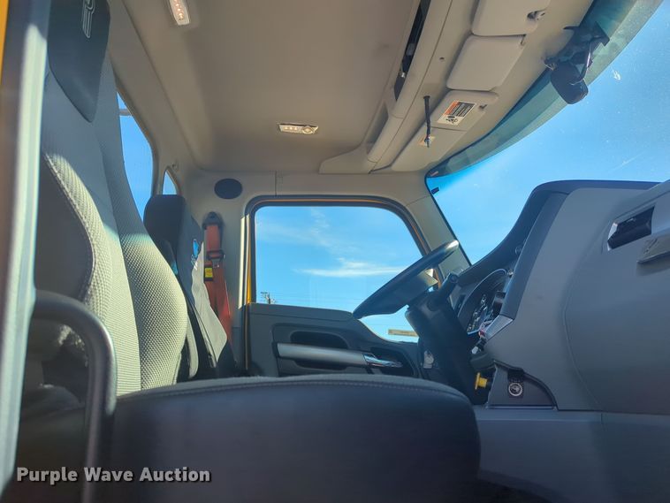 image for item EQ2451 2021 Kenworth T680 semi truck