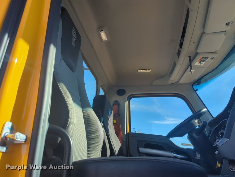 image for item EQ2451 2021 Kenworth T680 semi truck