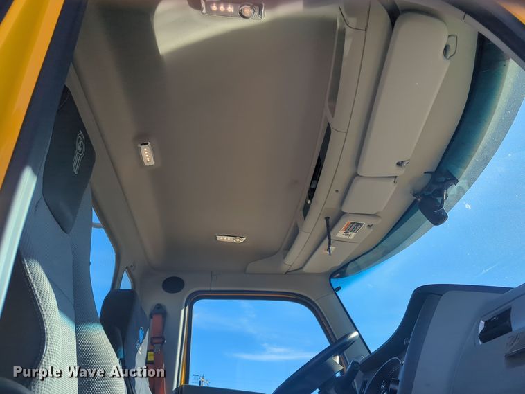 image for item EQ2451 2021 Kenworth T680 semi truck