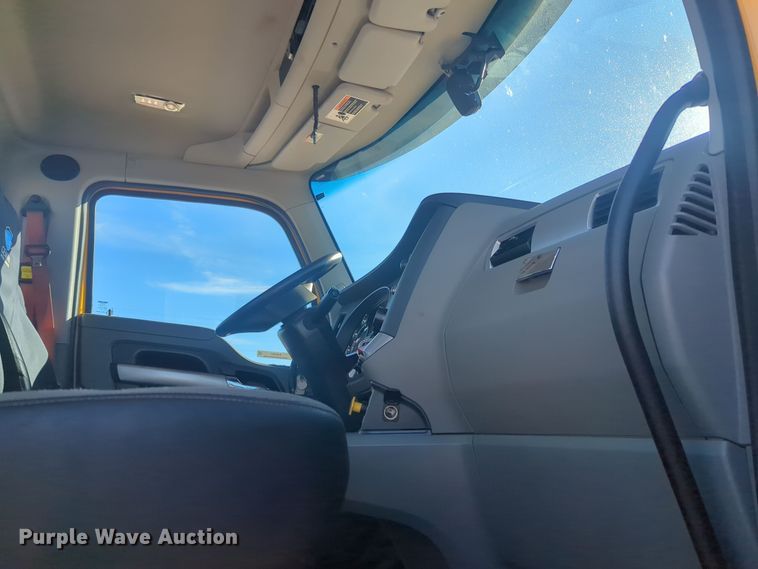 image for item EQ2451 2021 Kenworth T680 semi truck