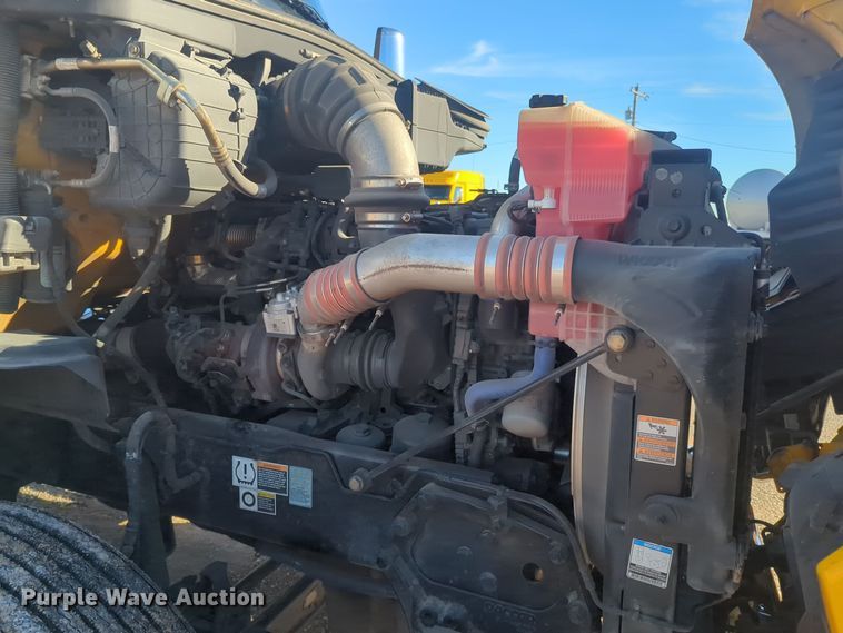 image for item EQ2451 2021 Kenworth T680 semi truck