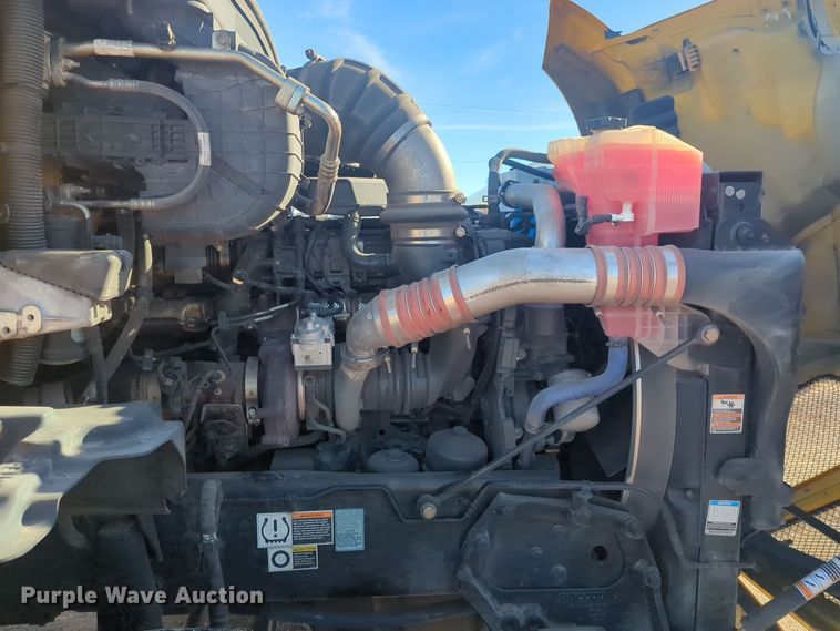 image for item EQ2451 2021 Kenworth T680 semi truck