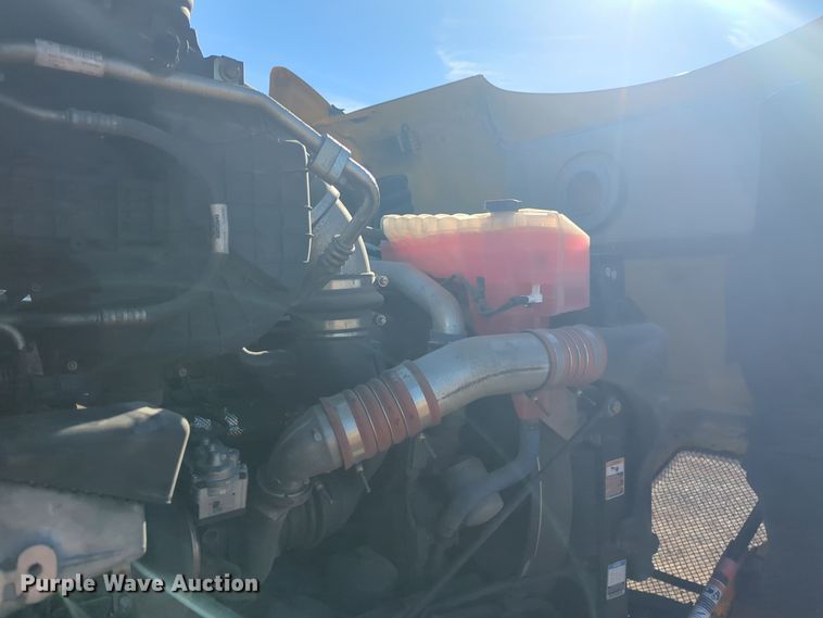 image for item EQ2451 2021 Kenworth T680 semi truck