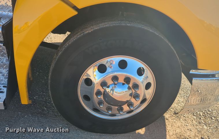 image for item EQ2451 2021 Kenworth T680 semi truck