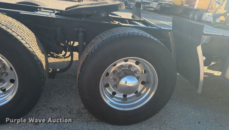 image for item EQ2451 2021 Kenworth T680 semi truck