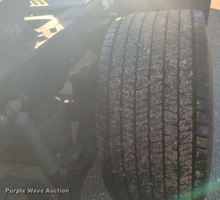 image for item EQ2451 2021 Kenworth T680 semi truck