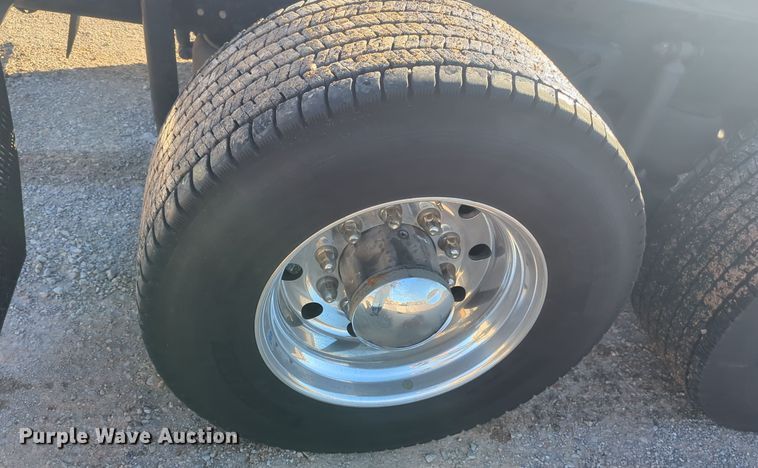 image for item EQ2451 2021 Kenworth T680 semi truck