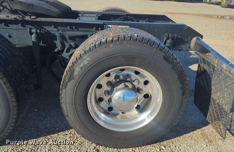 image for item EQ2451 2021 Kenworth T680 semi truck