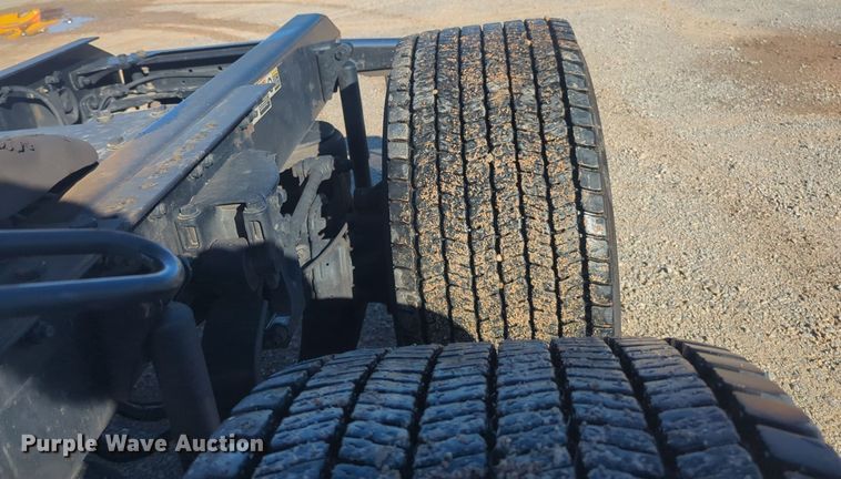 image for item EQ2451 2021 Kenworth T680 semi truck