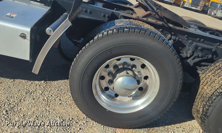 image for item EQ2451 2021 Kenworth T680 semi truck