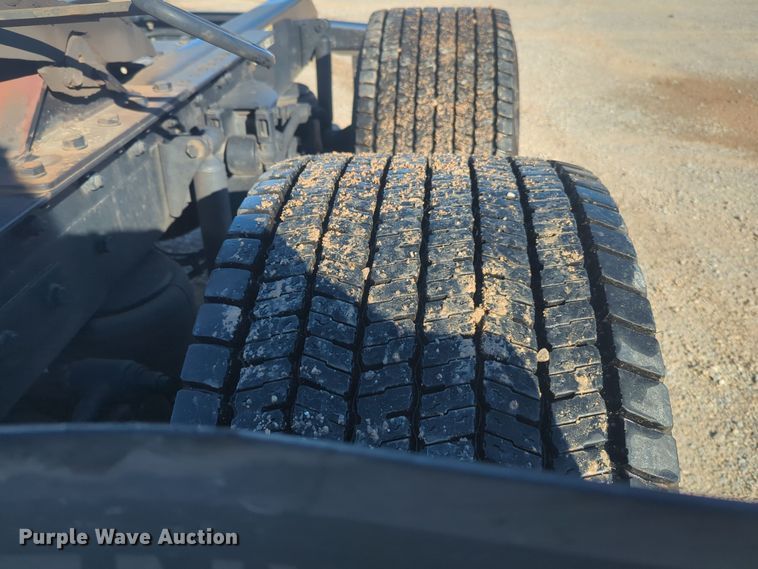 image for item EQ2451 2021 Kenworth T680 semi truck