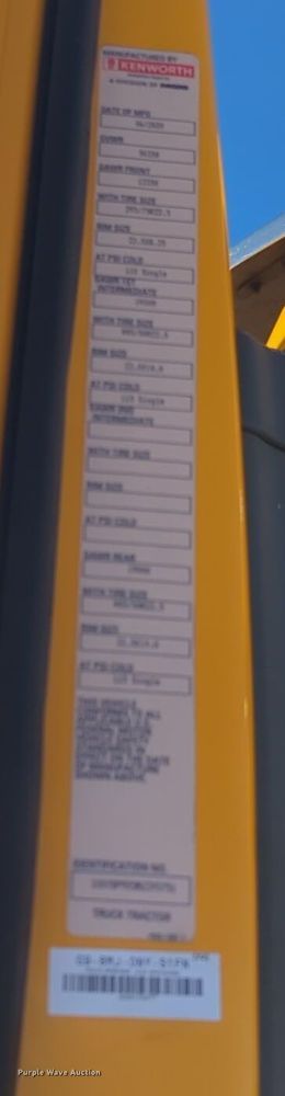 image for item EQ2451 2021 Kenworth T680 semi truck