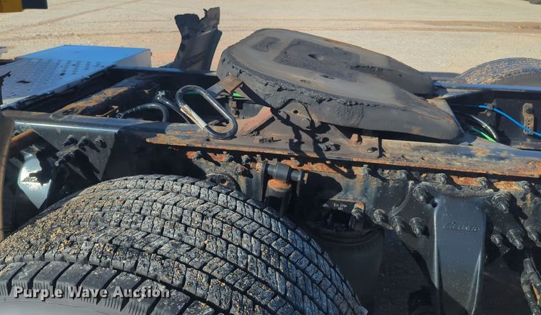 image for item EQ2452 2018 Freightliner Cascadia 125 semi truck