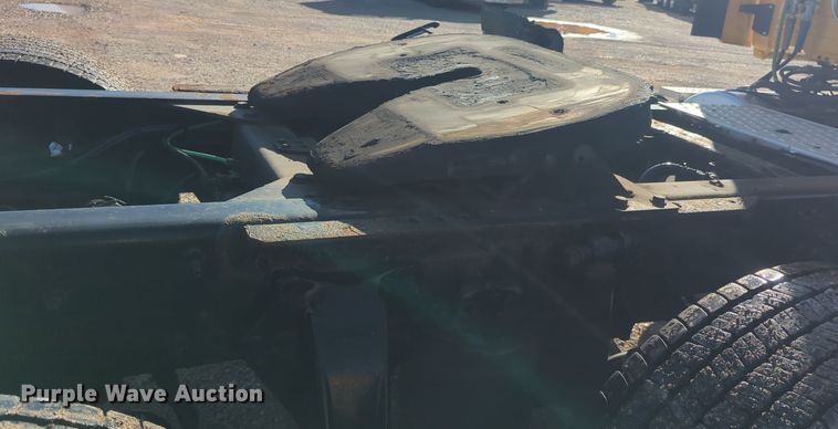 image for item EQ2452 2018 Freightliner Cascadia 125 semi truck