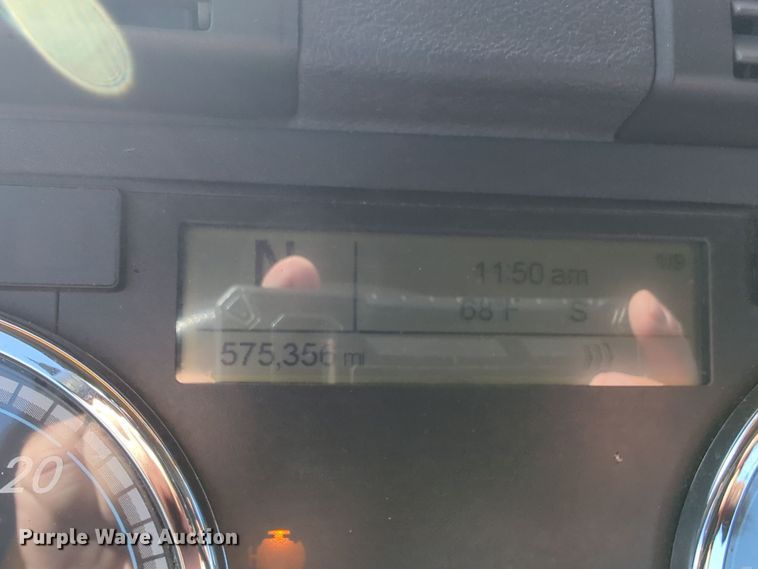 image for item EQ2452 2018 Freightliner Cascadia 125 semi truck