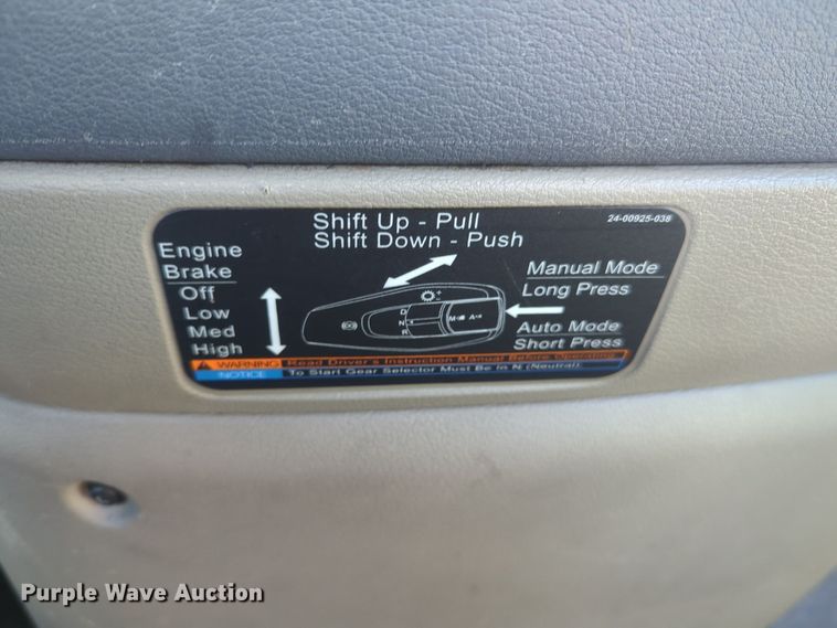 image for item EQ2452 2018 Freightliner Cascadia 125 semi truck