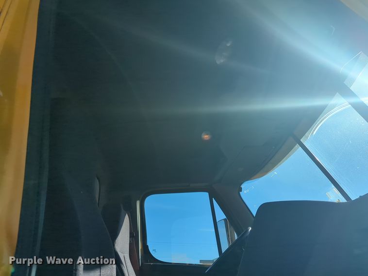 image for item EQ2452 2018 Freightliner Cascadia 125 semi truck