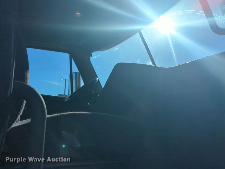 image for item EQ2452 2018 Freightliner Cascadia 125 semi truck