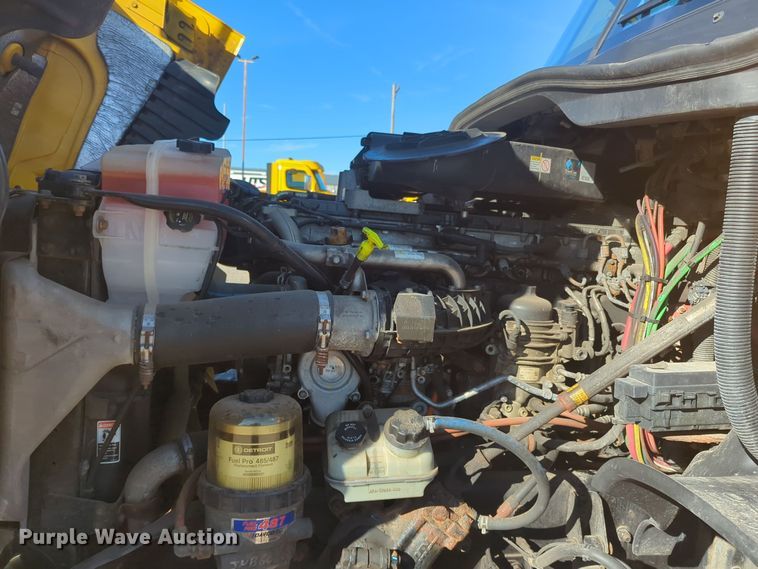 image for item EQ2452 2018 Freightliner Cascadia 125 semi truck