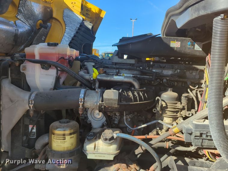 image for item EQ2452 2018 Freightliner Cascadia 125 semi truck