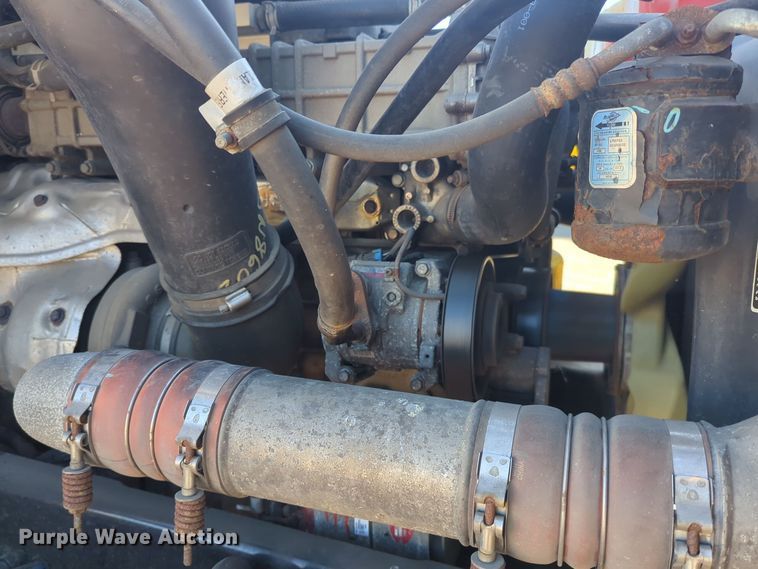 image for item EQ2452 2018 Freightliner Cascadia 125 semi truck