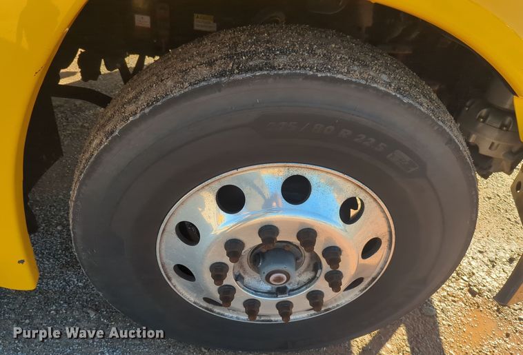 image for item EQ2452 2018 Freightliner Cascadia 125 semi truck