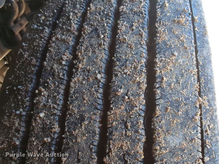 image for item EQ2452 2018 Freightliner Cascadia 125 semi truck