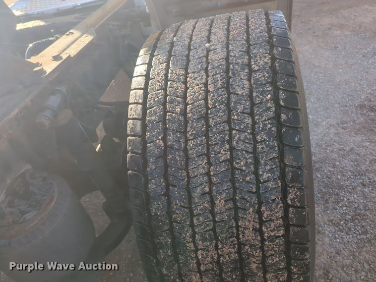 image for item EQ2452 2018 Freightliner Cascadia 125 semi truck