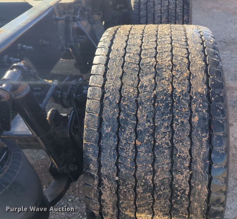 image for item EQ2452 2018 Freightliner Cascadia 125 semi truck