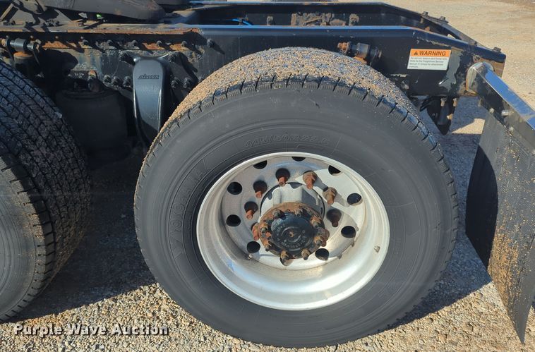 image for item EQ2452 2018 Freightliner Cascadia 125 semi truck