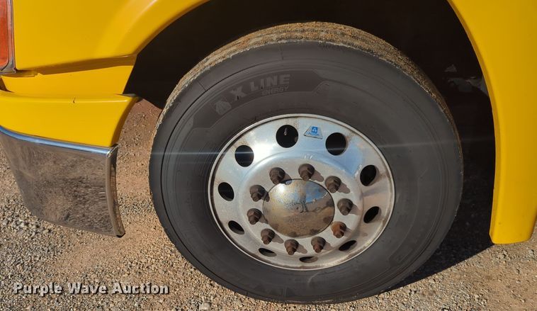 image for item EQ2452 2018 Freightliner Cascadia 125 semi truck