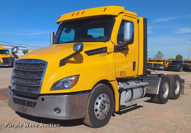 image for item EQ2453 2021 Freightliner Cascadia 126 semi truck