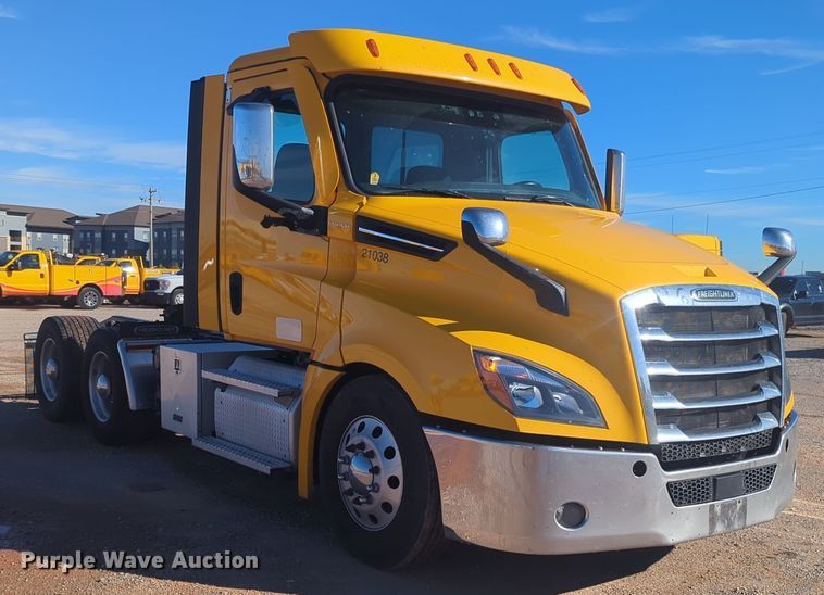 image for item EQ2453 2021 Freightliner Cascadia 126 semi truck