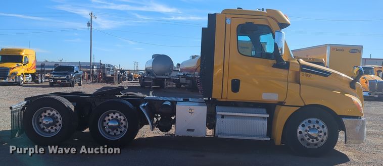 image for item EQ2453 2021 Freightliner Cascadia 126 semi truck