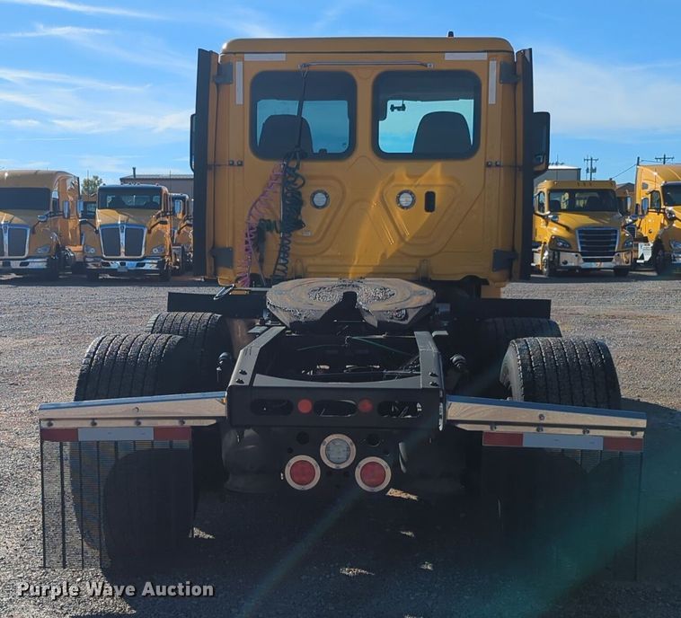 image for item EQ2453 2021 Freightliner Cascadia 126 semi truck