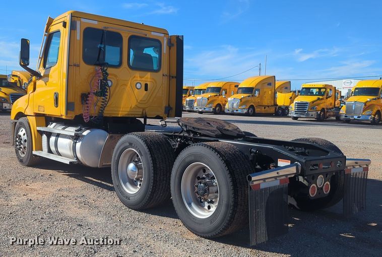 image for item EQ2453 2021 Freightliner Cascadia 126 semi truck