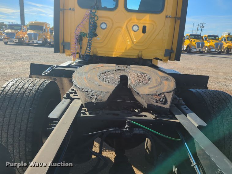 image for item EQ2453 2021 Freightliner Cascadia 126 semi truck