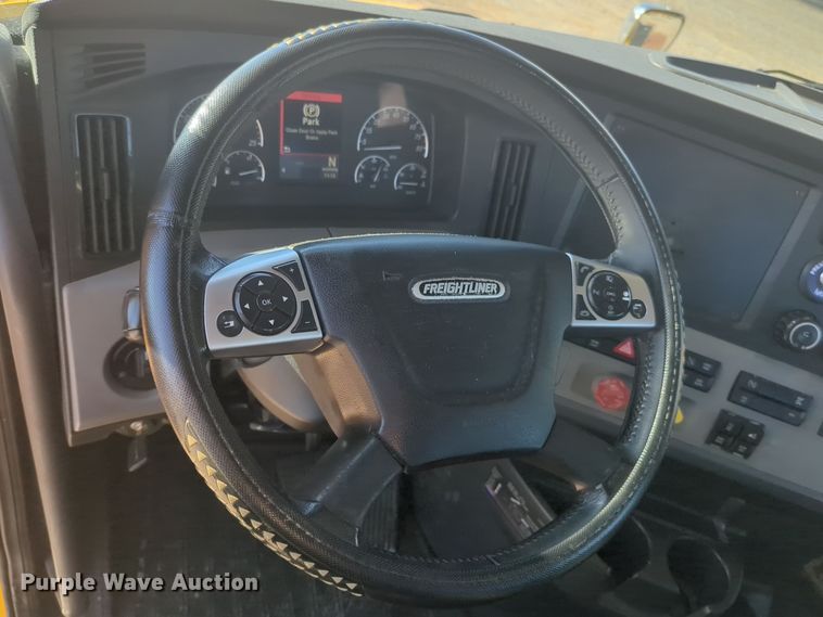 image for item EQ2453 2021 Freightliner Cascadia 126 semi truck